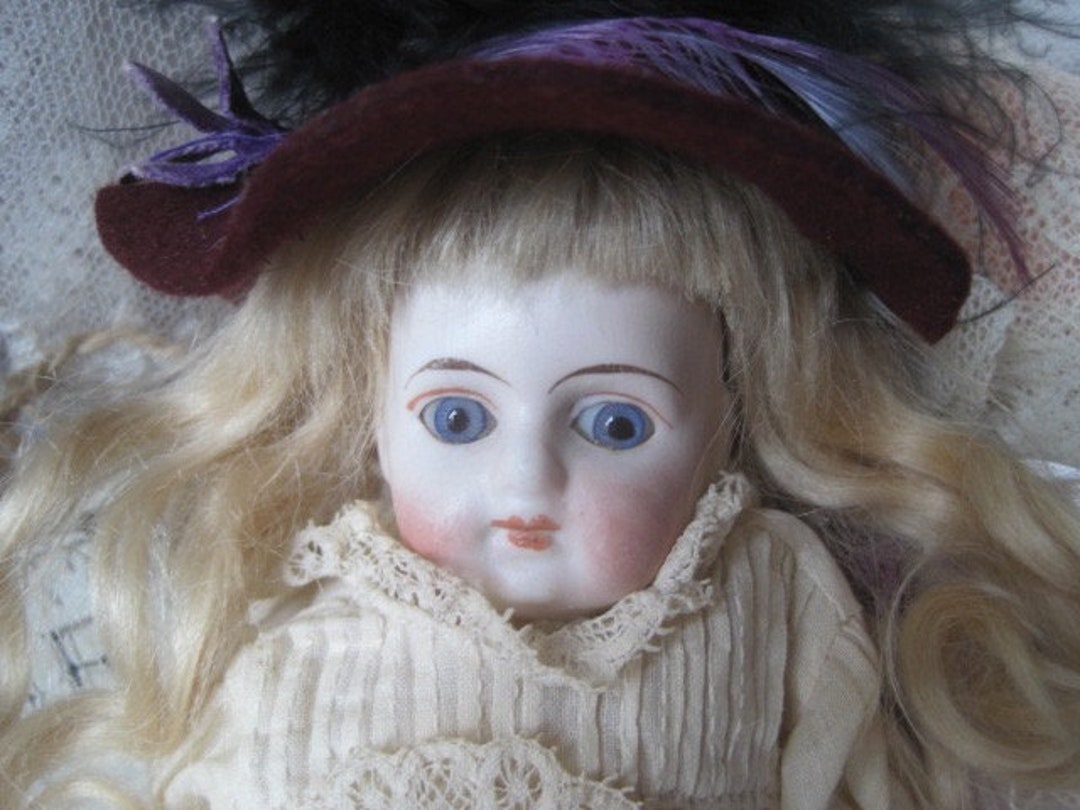 SFBJ : Poupée infirmière 1914, bouche ouverte, yeux sulfures à bascule, vêtements d'o