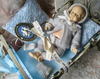 antike kleine Puppe  mit  Puppenbett antik  Metall shabby vintage Babypuppe K&R doll  Puppenstube Dollhouse furniture  Spielzeug  dollhouse