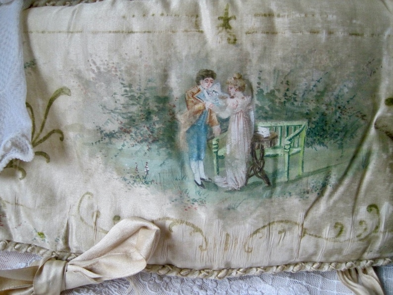 wunderschöne alte Seidentasche Handschuhschachtel antik french Pochette Wäschetasche lingerie france Boudoir vintage Kissen french Hochzeit Bild 1