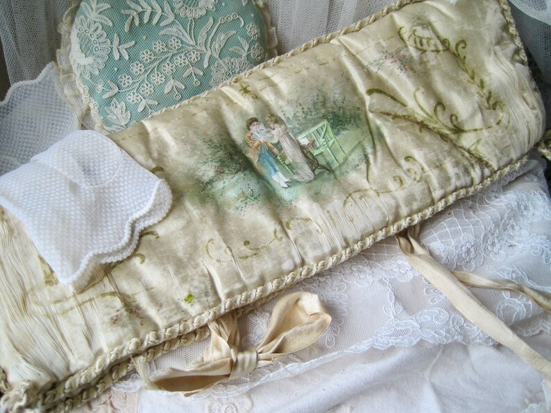 wunderschöne alte Seidentasche Handschuhschachtel antik french Pochette Wäschetasche lingerie france Boudoir vintage Kissen french Hochzeit Bild 9