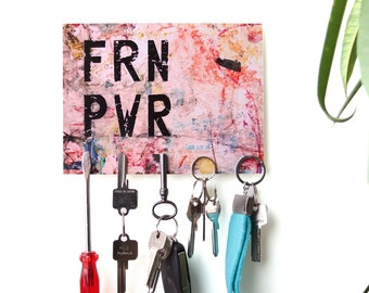 Schlüsselbrett „FRN PWR“ / Geschenkidee als Geburtstagsgeschenk,Einzugsgeschenk oder zu Weihnachten / personalisierte Geschenke