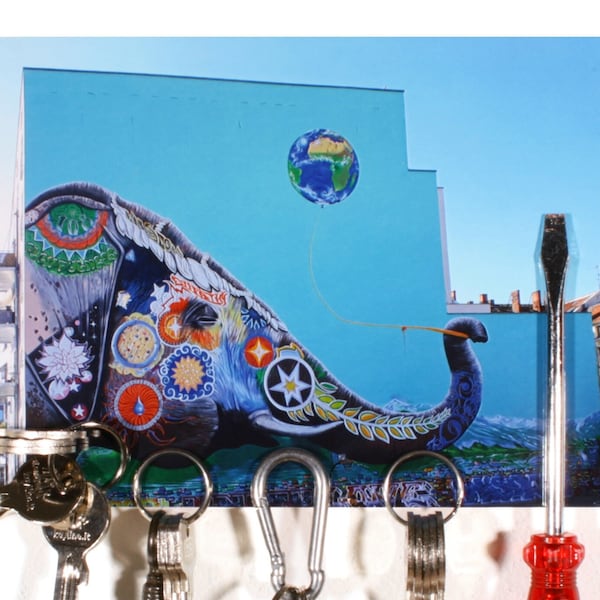 Schlüsselbrett „Elefant Kreuzberg“ / Geschenkidee als Geburtstagsgeschenk, Einzugsgeschenk oder zu Weihnachten / personalisierte Geschenke