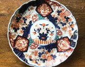 Antique Signed Hand Painted Imari Porcelain Scalloped Rim Plate 9 1 2 quot x 1 1 4 quot Shallow Dish Blue Red Green Ruffled Edge Bowl