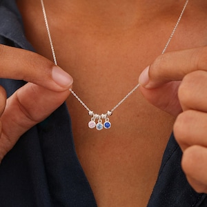 Collier de famille avec pierres de naissance Petits bijoux en pierres précieuses Cadeau pour une meilleure amie Bijoux multi-pierres Cadeau d'anniversaire pour maman Cadeau pour la fête des Mères image 1