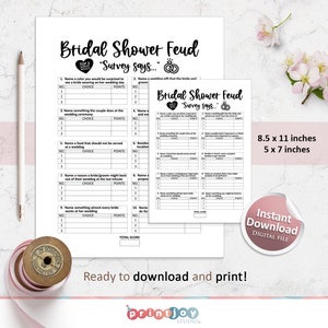 Puede incluir: Dos hojas imprimibles del juego "Bridal Shower Feud". Las hojas son blancas con texto negro, incluyendo preguntas y espacios para respuestas. El juego est&aacute; disponible como descarga digital instant&aacute;nea, con dimensiones de 21,6 x 27,9 cm y 12,7 x 17,8 cm.