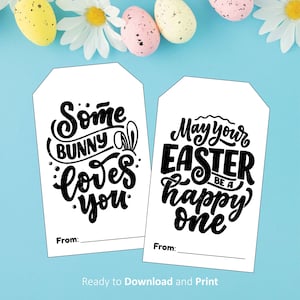 Peut inclure: Deux étiquettes cadeaux de Pâques imprimables avec du texte noir sur fond blanc. La première étiquette dit "Some bunny loves you" et la deuxième étiquette dit "May your Easter be a happy one".
