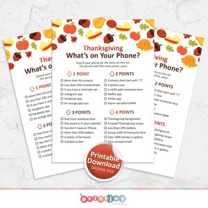 K&ouml;nnte beinhalten: Eine druckbare Thanksgiving-Spielkarte mit einem Herbst-Design. Die Karte enth&auml;lt eine Liste von Gegenst&auml;nden, die auf Ihrem Telefon zu finden sind, wobei jedem Gegenstand Punkte zugewiesen werden. Der Text auf der Karte lautet "Thanksgiving What's on Your Phone?"