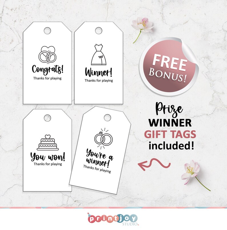 Puede incluir: Cuatro etiquetas de regalo imprimibles con ilustraciones en blanco y negro de iconos con tem&aacute;tica nupcial. Las etiquetas dicen "&iexcl;Enhorabuena! Gracias por jugar", "&iexcl;Ganador! Gracias por jugar", "&iexcl;Has ganado! Gracias por jugar" y "&iexcl;Eres un ganador! Gracias por jugar". Un c&iacute;rculo rosa con el texto "&iexcl;BONO GRATIS!" se encuentra en la esquina superior derecha de la imagen. El texto "&iexcl;Etiquetas de regalo GANADOR del premio incluidas!" se encuentra debajo del c&iacute;rculo.