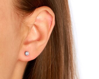 Single Diamond Ohrstecker 3,8mm Martini Set In WeißGold