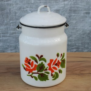 Emaillekrug, weiße Milchkanne aus Metall, Vintage-Emailgeschirrkanister für Bauernhausdekor, Blechgießkanne, antiker Milchkrug hergestellt in der UdSSR.