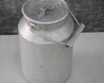 Pot à lait en aluminium SFMO ancien pot au lait avec sa chainette vintage 1950 Made in France - France