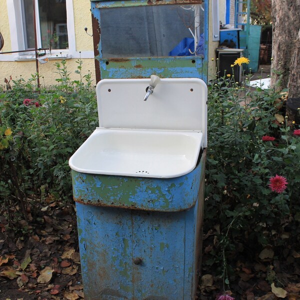 Sink, enamel kitchen sink, vintage white farmhouse sink, antique cast iron sink, soviet metal sink made in the USSR in the 1980s.