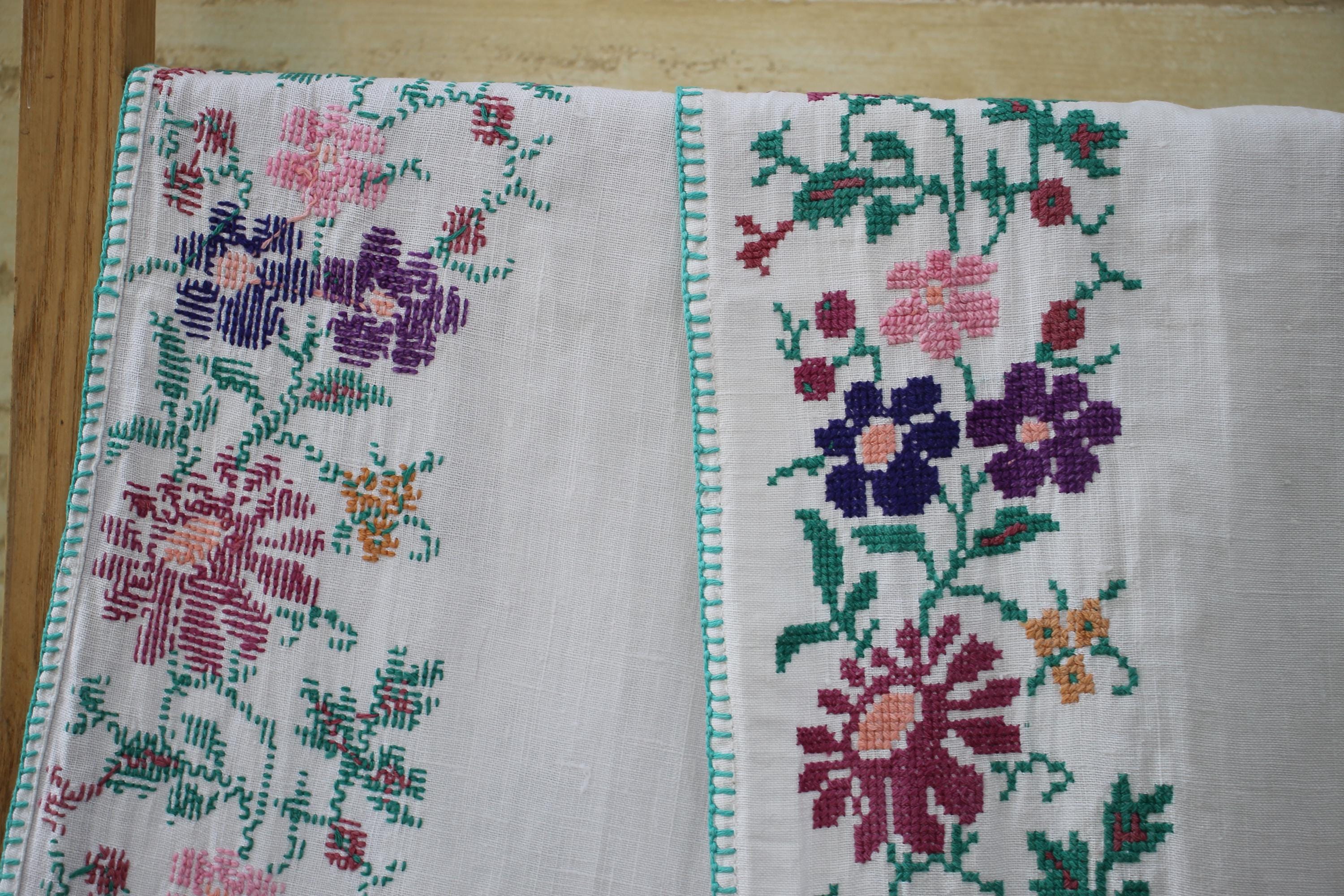 ヴィンテージ ウクライナ刺繍入りルシュニクタオル、花柄かぎ針編み 
