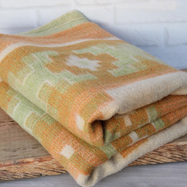 Wool blanket 141х189 см, vintage green natural large woolen blanket, wool coat, Russian heavy old bedspread, big USSR bedspread.
