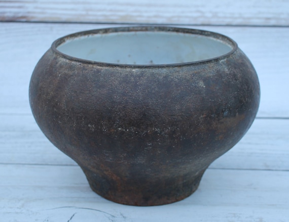 Olla de metal, caldero de hierro ... Olla de metal, caldero de hierro ...