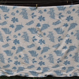 Vintage Blue White Botanical Wool Blanket, Large Lightweight Leaf Pattern Bedspread, 78x67 Inches, Rustic Farmhouse Throw, Cottagecore Tex