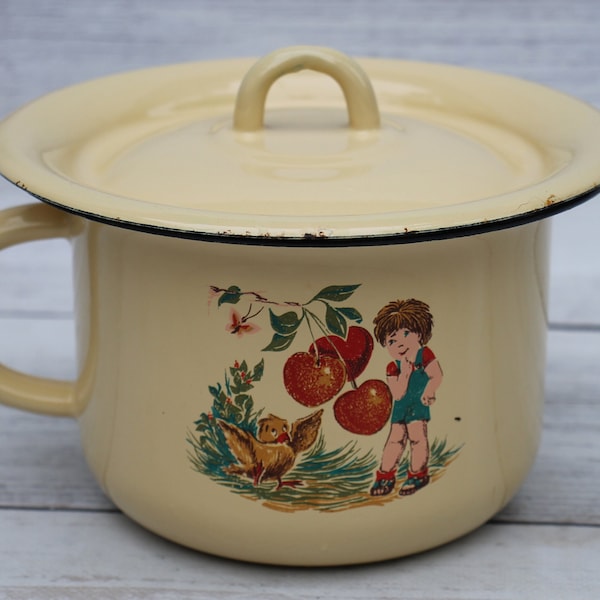 Chamber pot, antique pot for farmhouse decor, soviet light beige enamel potty, child chamber pot, succulent pot, children's potty made USSR