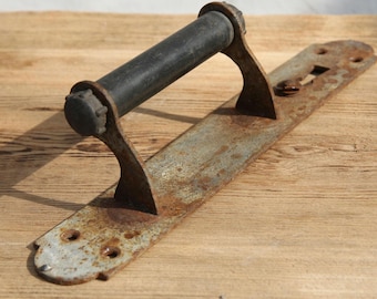 Tirador de puerta antiguo de alta resistencia con placa trasera - Herrajes vintage para puertas de granero - Tirador de metal rústico industrial - Decoración de granja recuperada