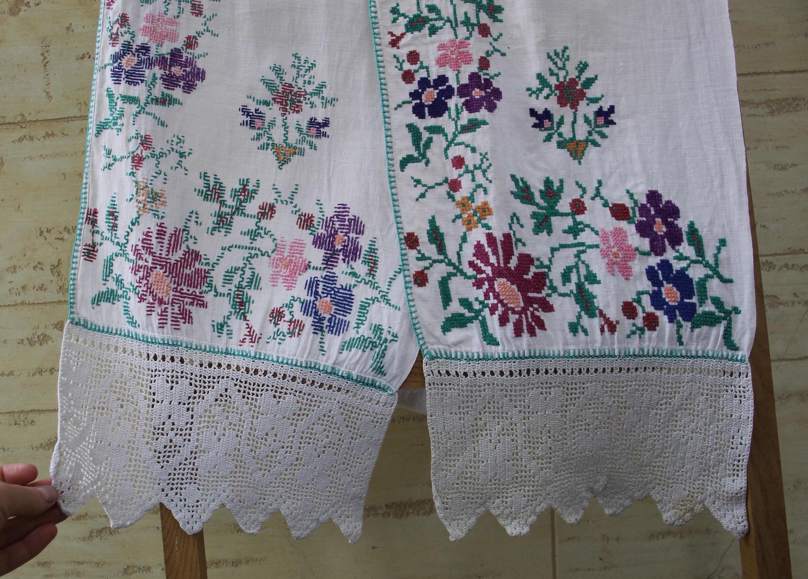 ヴィンテージ ウクライナ刺繍入りルシュニクタオル、花柄かぎ針編み 