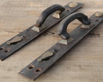 Tiradores industriales antiguos para puertas - Juego de 2, de hierro forjado y latón de alta resistencia, herrajes rústicos de estilo granja.