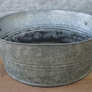 Galvanized basin,vintage basin,Antique Galvanized Tub farmhouse decor,galvanized sink,Rustic Bathroom, garden bird bath,Galvanized bowl.