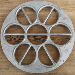 Vintage Dumpling Maker Mold 520 gr – Large 10.6" Aluminum Pelmeni , Vareniki Press – Soviet Era Kitchen Decor – Traditional Pierogi Cutter