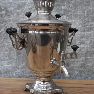 Arbeiten russischer Samowar, Vintage Silber Samowar für Geschenk, Samowar traditionell, Küche Wohnkultur, russischer Samowar gemacht UdSSR 1988.