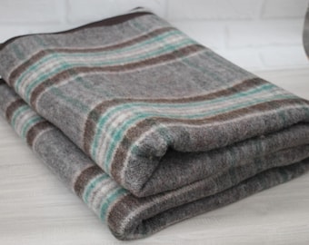 Vintage Gray Wool Blanket, Plaid Bedspread, Heavy Wool Throw (79.5 x 61 inches)