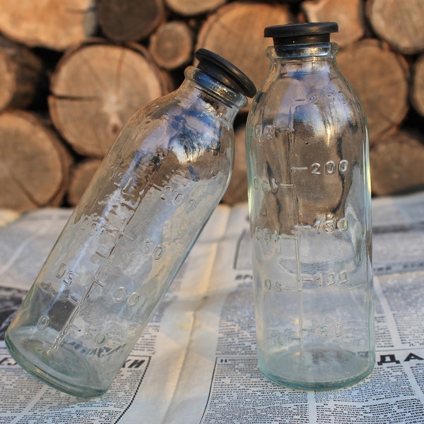 Set von 2 sowjetischen medizinischen Bänken, Vintage Glasglas, Laborzubehör Dekor, russische Glasflasche, antike sowjetische Glasflaschen aus der UdSSR.