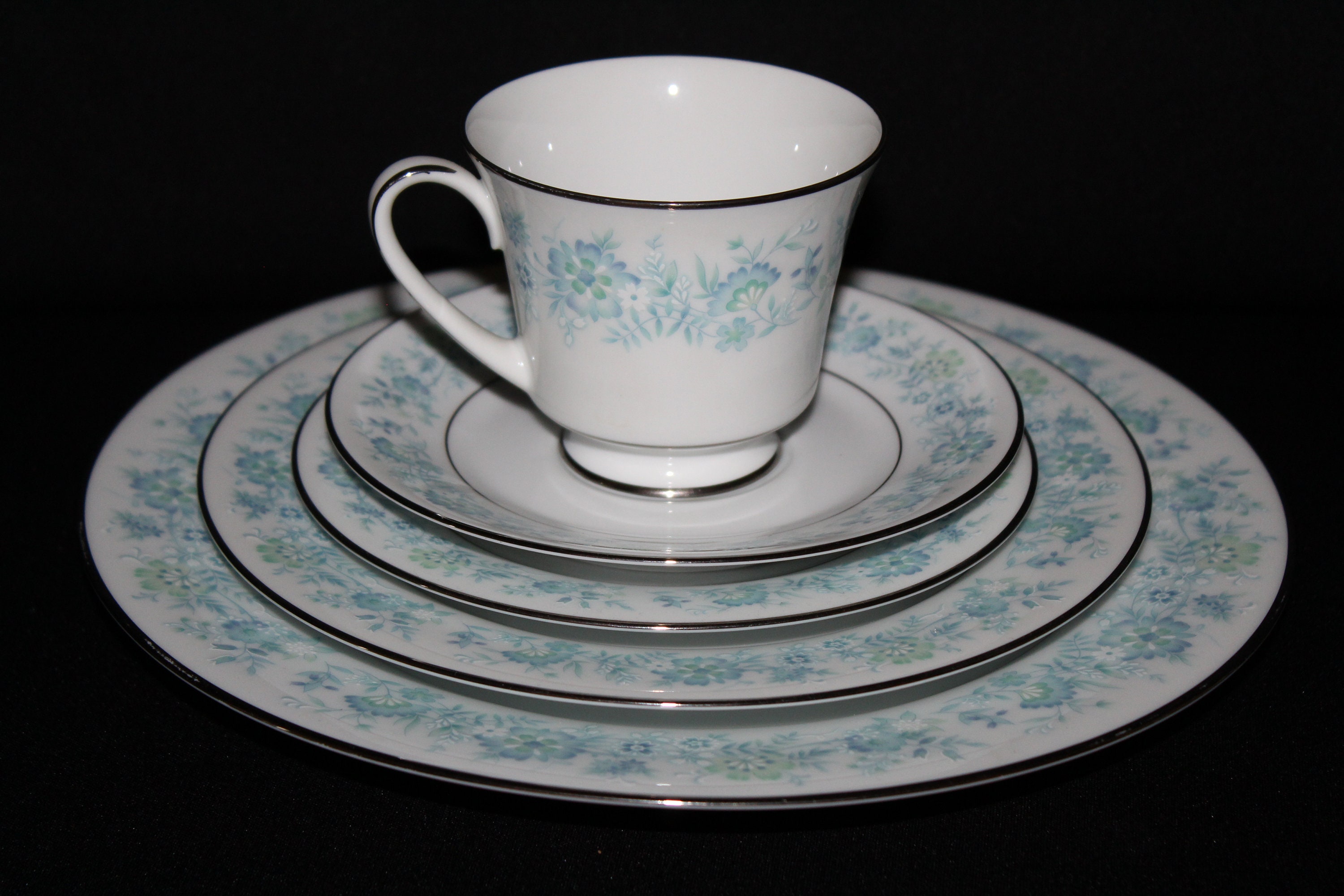 Beautiful Noritake Milford 2227 Fine China Set for 4 5 Items per Place