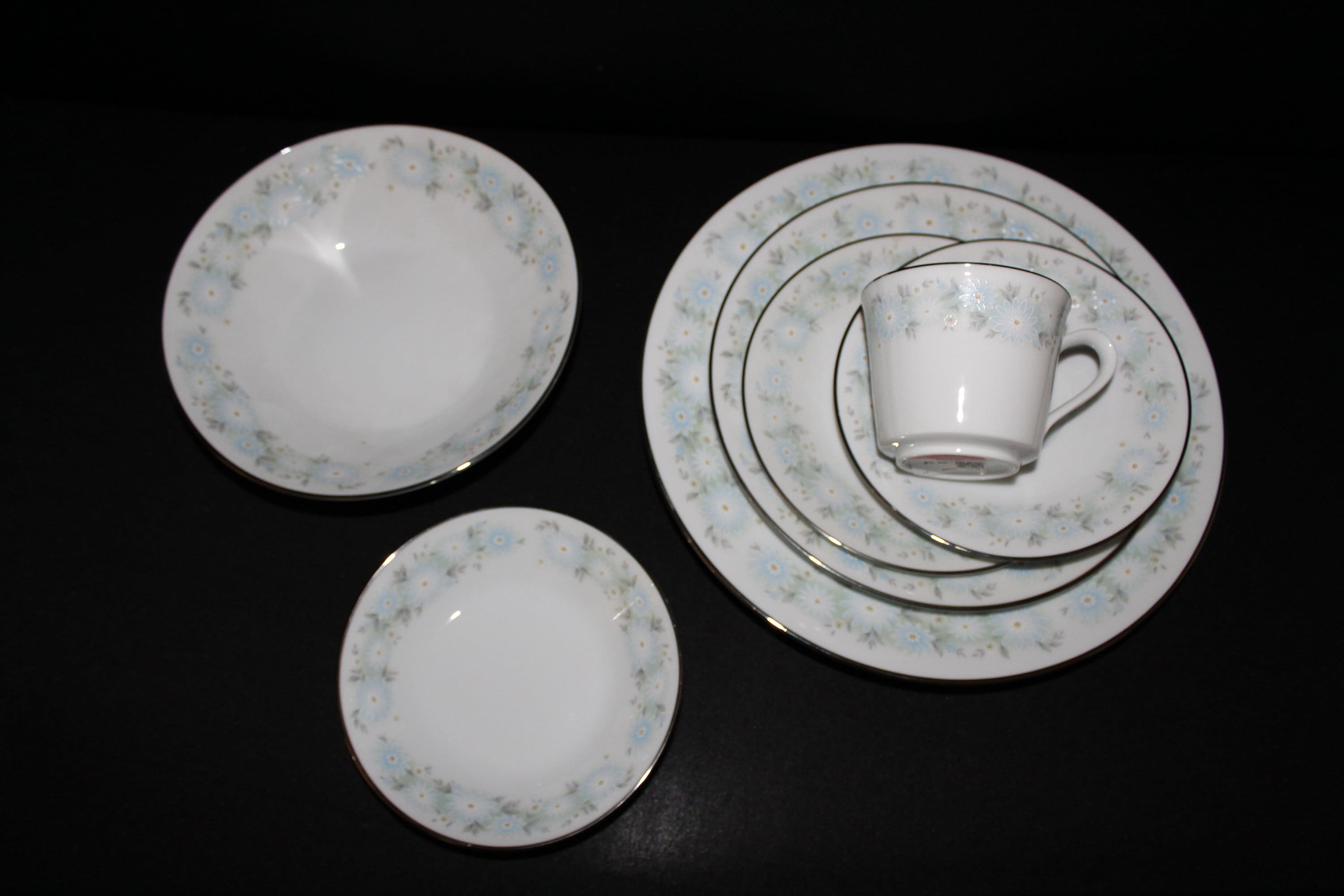 Beautiful Noritake Blue Charm Fine China Set for 8 - 5 Items