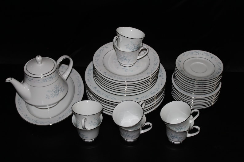 Noritake Carolyn Fine Bone China Set for 8 Plus Extras Etsy