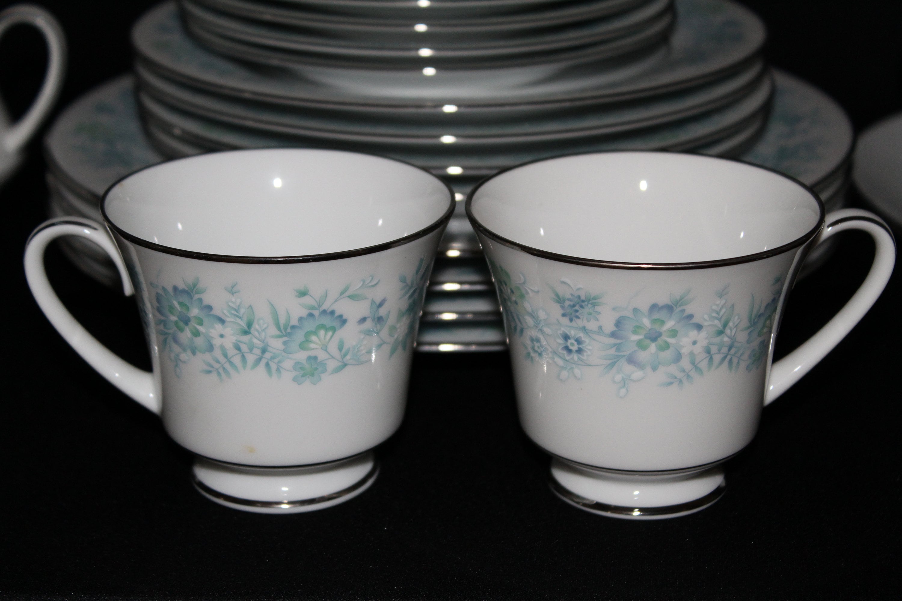 Beautiful Noritake Milford (2227) Fine China Set for 4- 5 Items