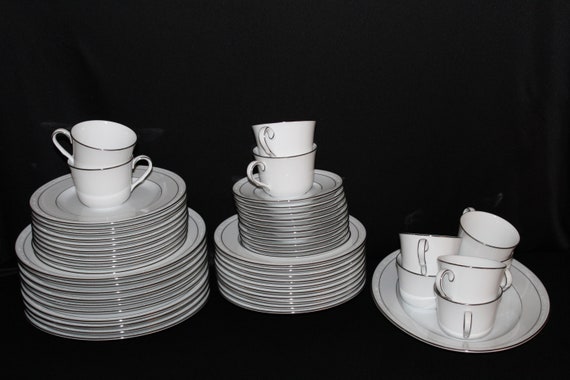 Beautiful Noritake White Scapes Stoneleigh Pattern Fine Bone China