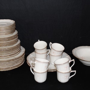 Beautiful Noritake Imperial Blossom Fine China set for 8 - 5 items per place setting plus extras