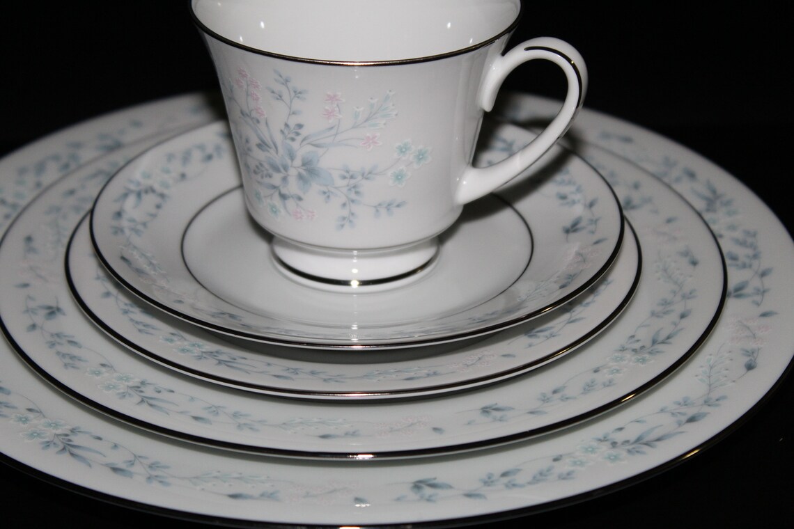 Noritake Carolyn Fine Bone China Set for 8 plus extras Etsy