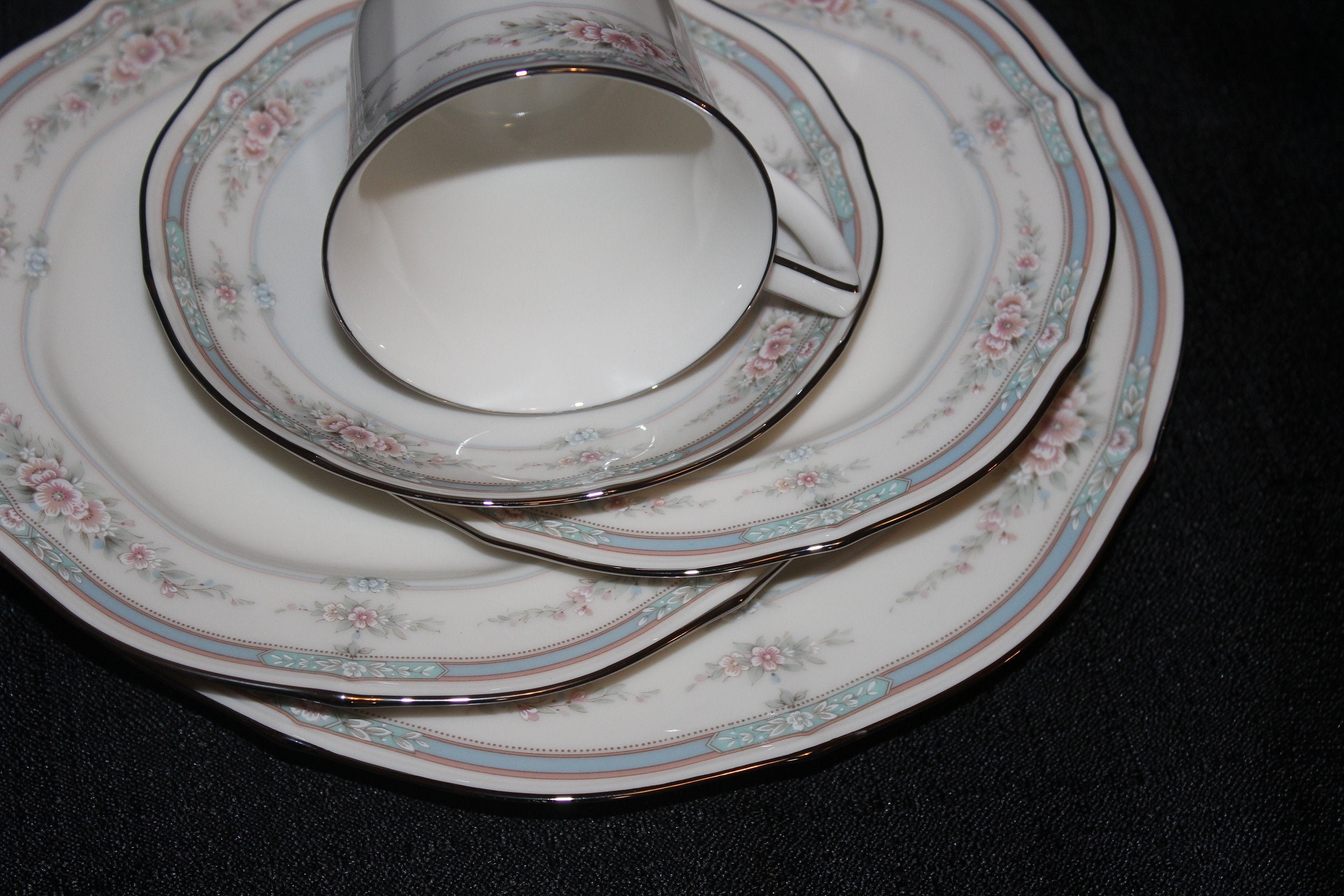 Beautiful Noritake Rothschild Fine China Set for 6 5 Items per Place