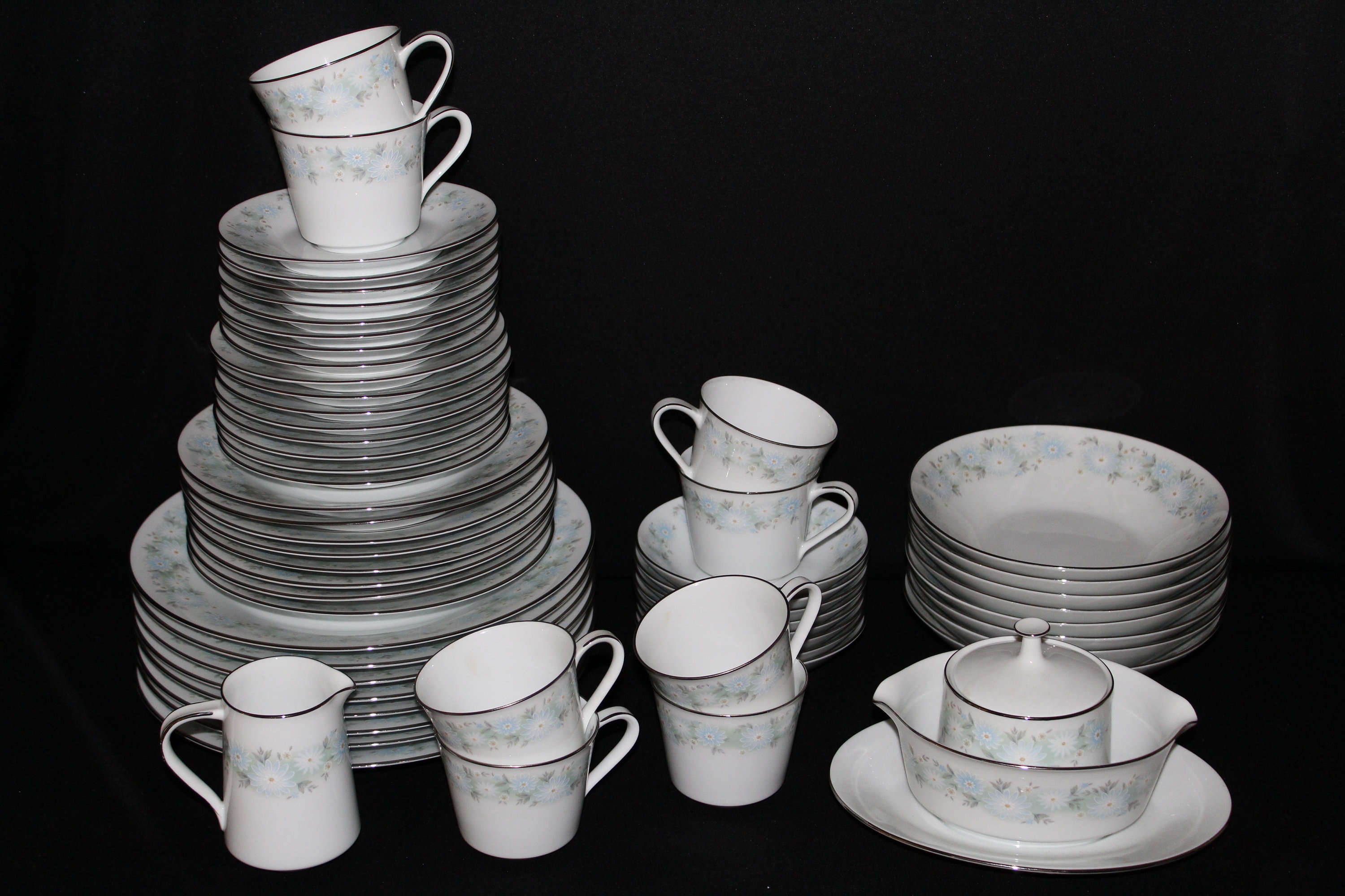 Beautiful Noritake Blue Charm Fine China Set for 8 - 5 Items per