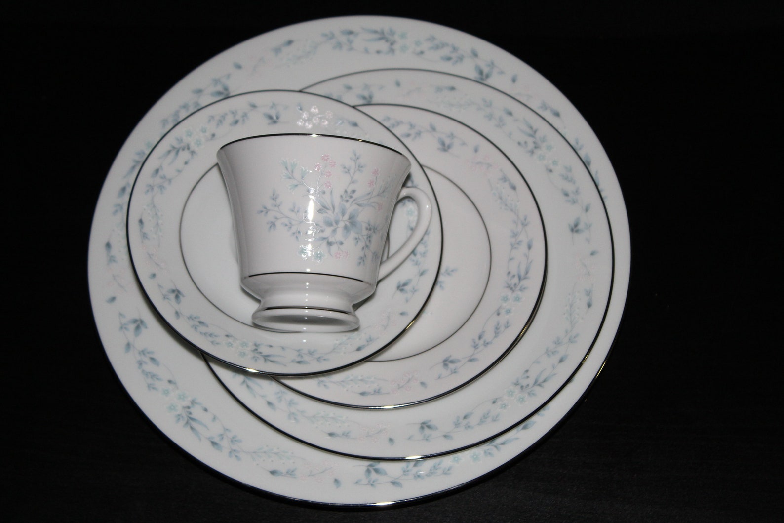 Noritake Carolyn Fine Bone China Set for 8 Plus Extras Etsy