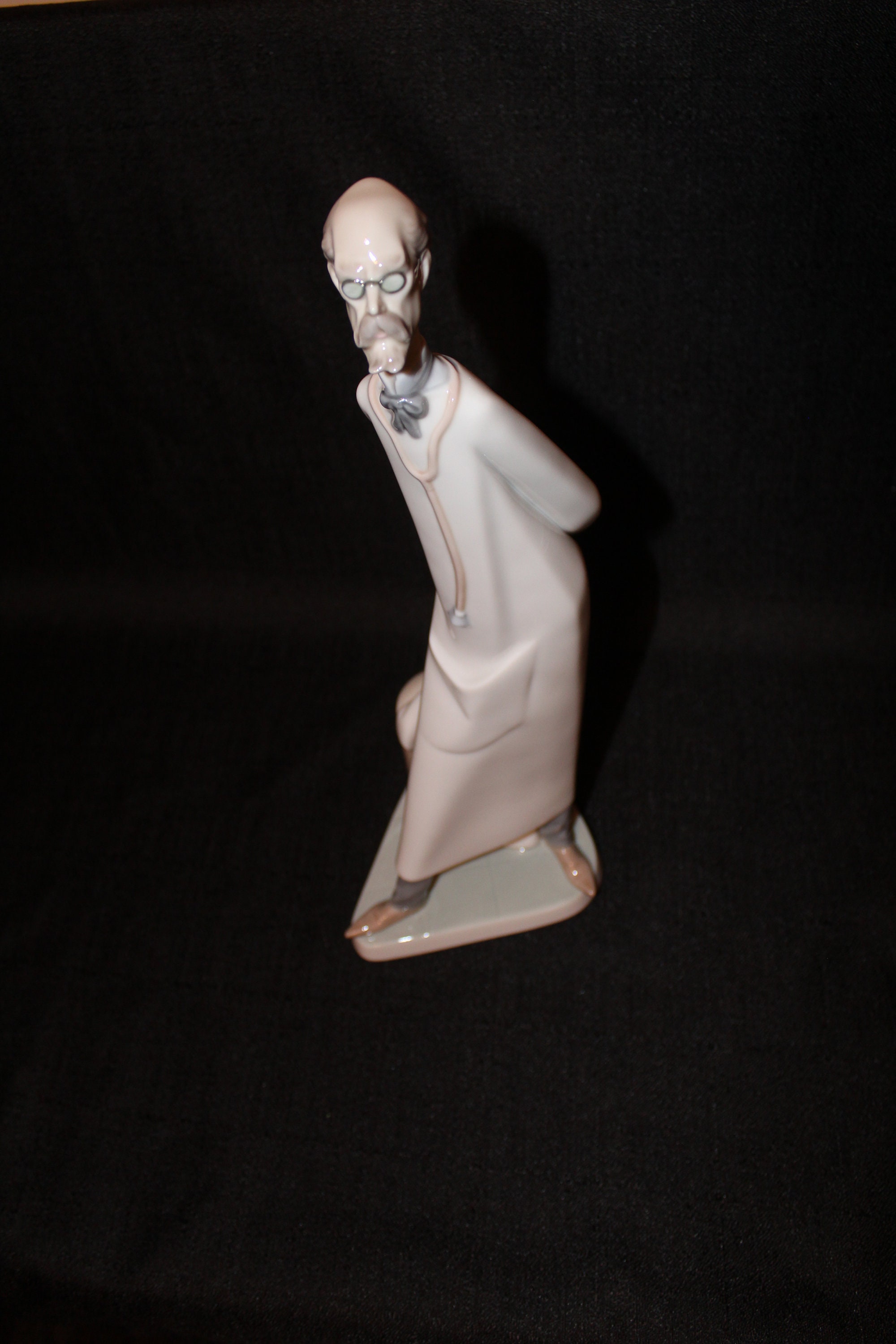 Lladro Doctor 4602 Medico 14