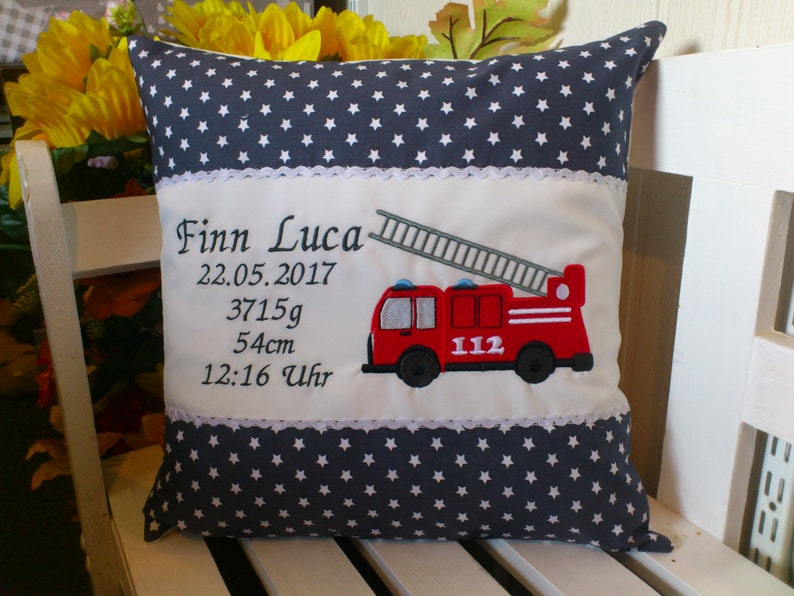 Kissen mit Namen Feuerwehr grau Sterne Bild 1