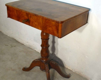 Nähtischchen Biedermeier Walnut at 1830