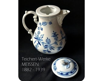 Antique porcelain coffee pot / 22 cm / blue onion pattern handpainted / C. Teichert Stadt MEISSEN / Production 1920 - 1930