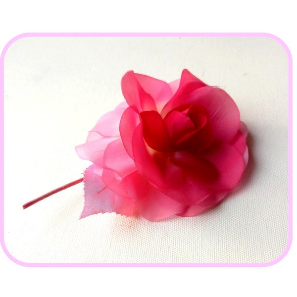 Textilschmuck / Große Stoffrose zum Anstecken / pink; rosa / 15 cm Länge / 1990er Jahre