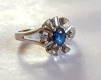 Vintage DamenRing Weißgold 585 / blauer Saphir, 6 Diamanten / Ring-Innendurchmesser 1,7 cm / insges. 3,4 g / Verlobungsring 1975 - 1980