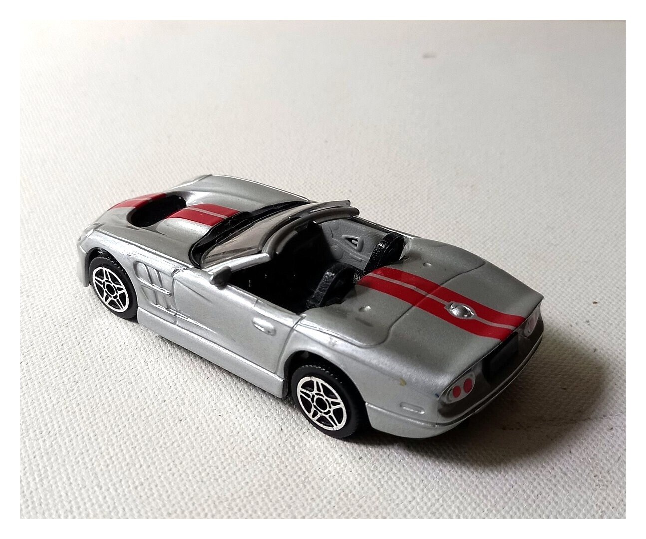 Collector's Item! Model Car 1999 Silver-red / Burago Shelby Series