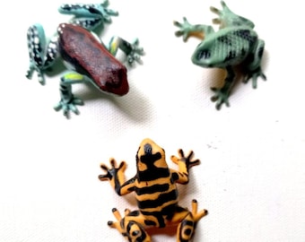 Collectibles > Lot of 3 realistic frog figures / hard rubber / 3.5 - 5 cm / China 1996