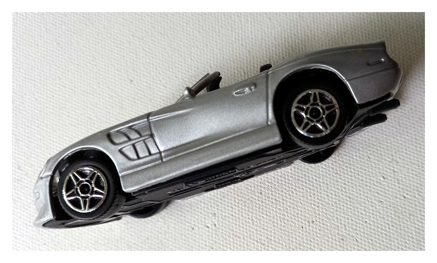 Collector's Item! Model Car 1999 Silver-red / Burago Shelby Series