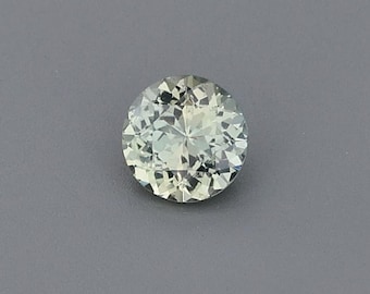 Natuurlijke, onverhitte saffier van 0,56 ct, blauwgroen, rond, 4,98 x 4,97 mm