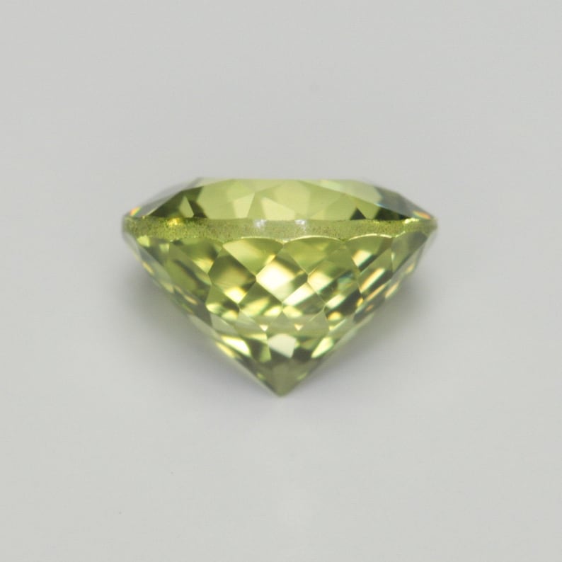 0.674 Carat Yellow Green Sapphire Excellent Cut Round 5 mm Calibrated Heated Loose Stone